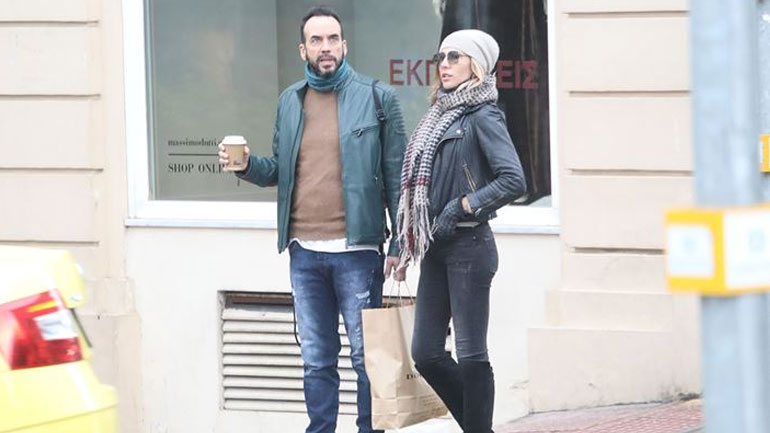 Πάνος Μουζουράκης – Τζίνα Βαρελά: Βόλτα στο Κολωνάκι μετά την επανασύνδεση