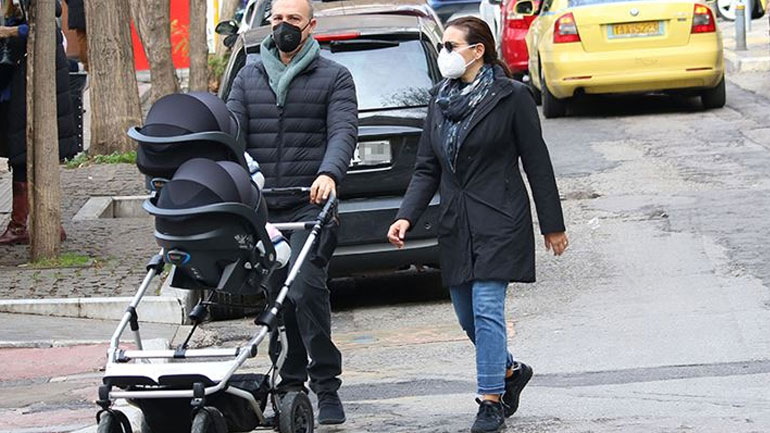 Mίνως Μάτσας – Όλγα Κεφαλογιάννη: Η καθιερωμένη οικογενειακή βόλτα με τα παιδιά τους