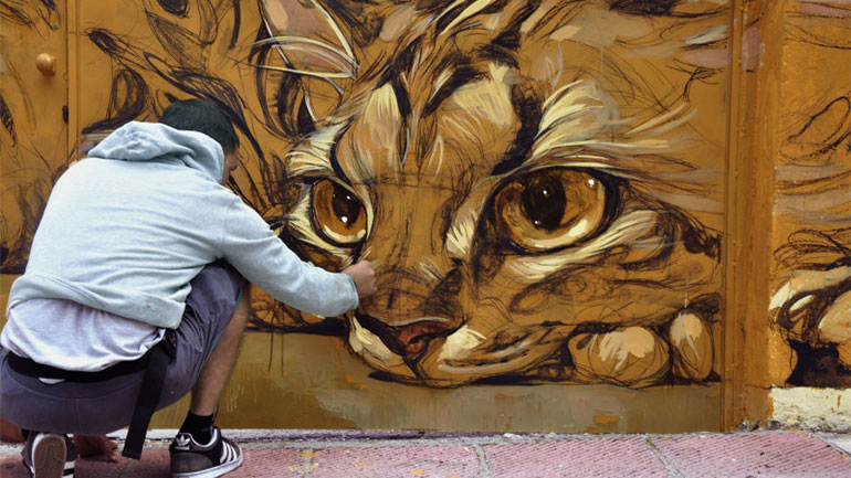 Η αγάπη μιας Γαλλίδας μεταφράστριας για τα καλιαρντά πήγε την ιστορία του «Δράκου του Σέιχ Σου» μέχρι το Παρίσι