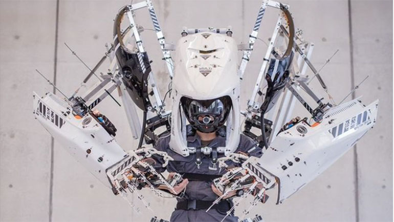 Κυβερνοπάνκ αισθητική στην πρώτη μεγάλη ατομική του Ikeuchi Hiroto στο Τόκιο