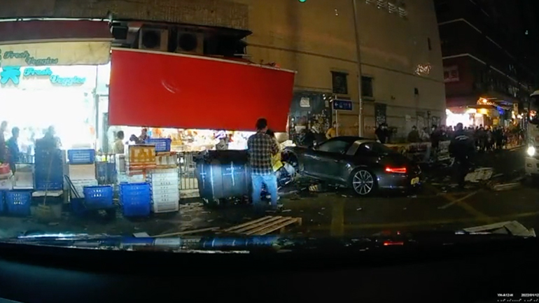 Οδηγός χτυπά πεζούς στο Χονγκ Κονγκ