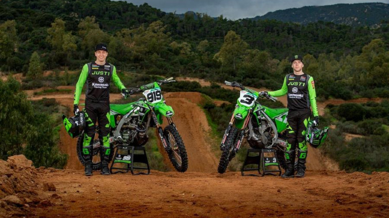 Ο Παγκόσμιος Πρωταθλητής MXGP 2015 Romain Febvre δίπλα στον Ben Watson.