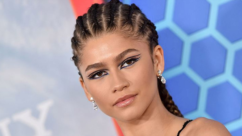 H κόκκινη απόχρωση του μανικιούρ της Zendaya είναι το επόμενό μας #nailsgoals