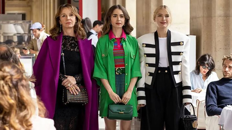 Philippine Leroy Beaulieu: H Sylvie από το «Emily in Paris» ποζάρει σε νεαρή ηλικία με τη μητέρα της