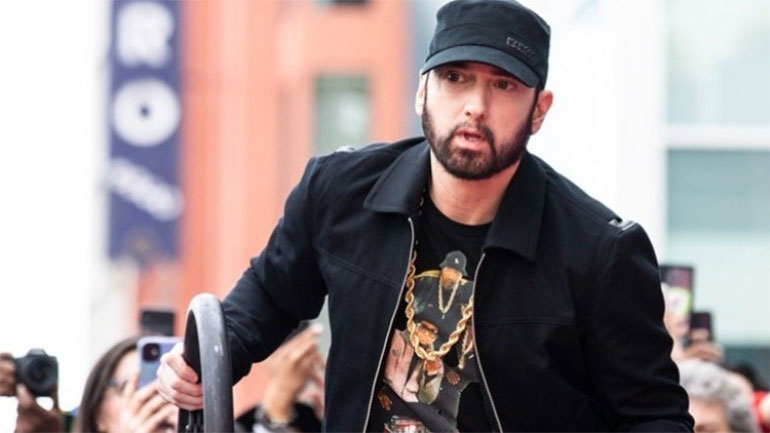 Ο Ντάμιεν Χιρστ επανασχεδιάζει εξώφυλλα άλμπουμ του Eminem για καλό σκοπό