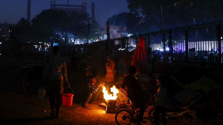 Ινδία: Ασυνήθιστο κύμα ψύχους πλήττει το Νέο Δελχί