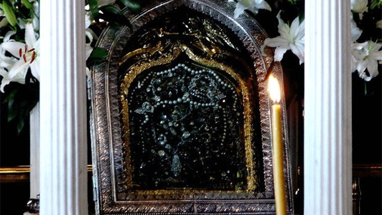 Η θαυματουργή εικόνα της Παναγίας της Τήνου