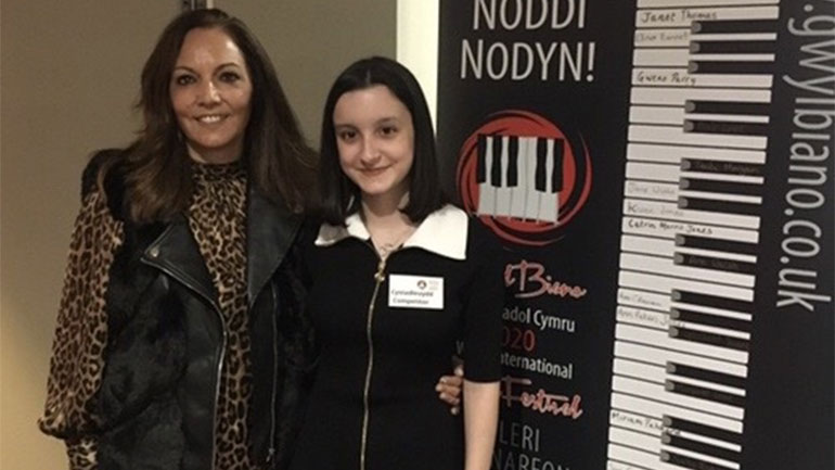 Διακρίσεις και βραβεία για μια 16χρονη μαθήτρια-«θαύμα» από την Πολίχνη Διακρίσεις και βραβεία για μια 16χρονη μαθήτρια-«θαύμα» από την Πολίχνη