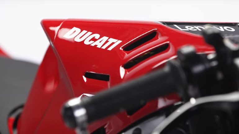 Μια από τις νέες λεπτομέρειες είναι στο ρεζερβουάρ το οποίο έχει περισσότερες αιχμηρές γωνίες.