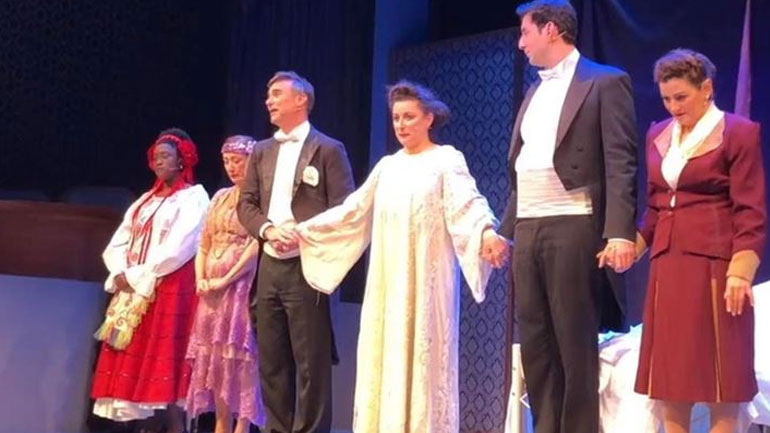 Γιώργος Καπουτζίδης: Τα τρυφερά λόγια για τον Πάνο Νάτση επί σκηνής με δάκρυα στα μάτια