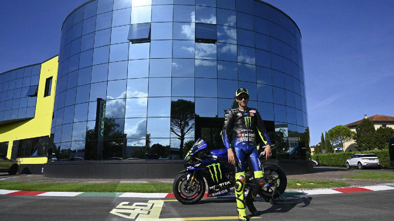 Ο “Γιατρός” μας ξεναγεί στα κεντρικά της VR46