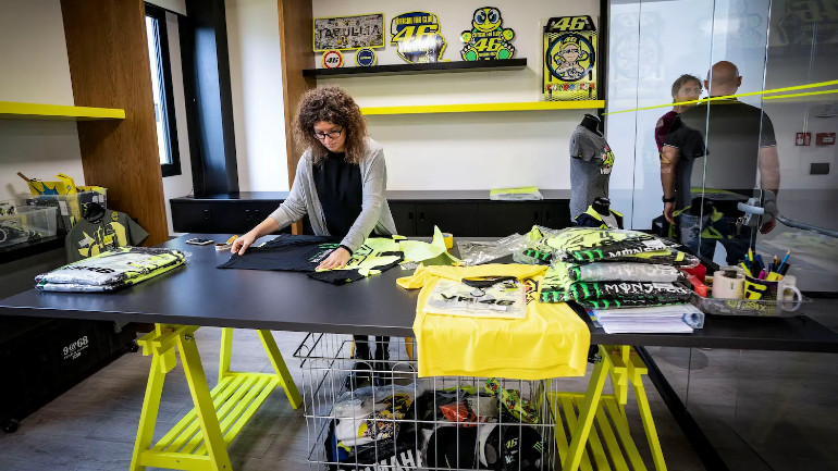 Αν επισκεφτείς το χωριό του Rossi στην Ιταλία μην ξεχάσεις να αγοράσεις ένα αξεσουάρ VR46.