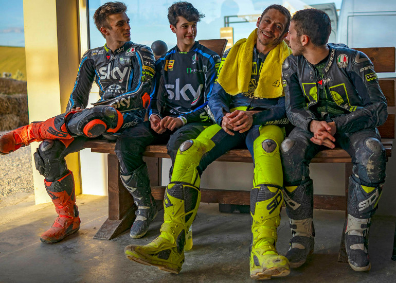 Με τους μαθητές του στο Ράντζο της Tavullia.