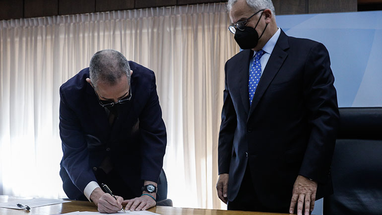 Ορκίστηκε Έλληνας πολίτης ο ιστορικός Μαρκ Μαζάουερ