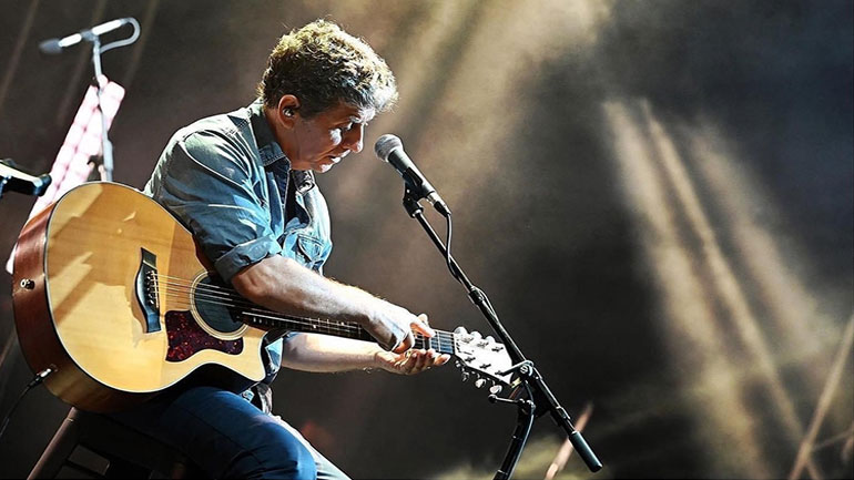 Ο Σωκράτης Μάλαμας επιστρέφει στη σκηνή της Ακτής Πειραιώς