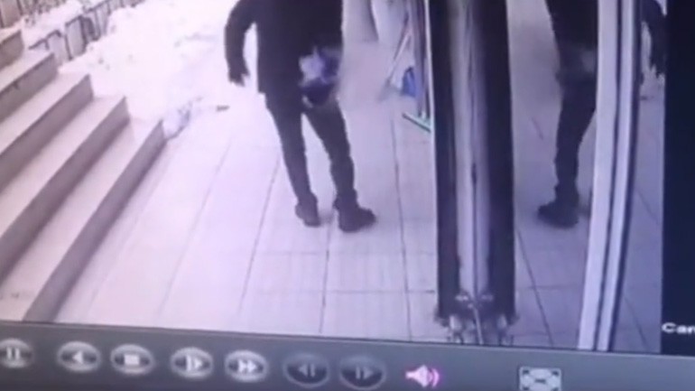 Φωτιά στα οπίσθια μετά από πτώση σε σκάλες