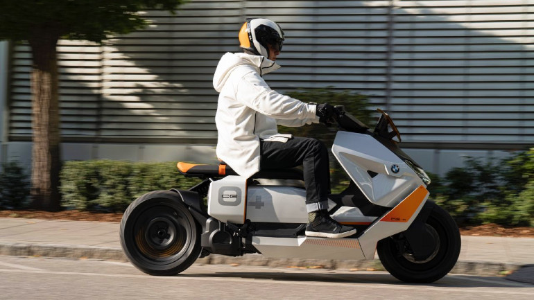 Το scooter της BMW συνοδεύεται από μια τεράστια λίστα αξεσουάρ και εξοπλισμού!