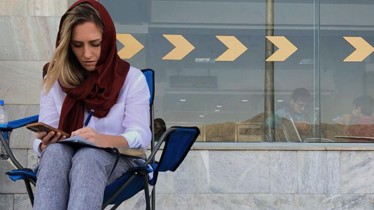 Νέα Ζηλανδία: Από τo Αφγανιστάν στην πατρίδα της η έγκυος δημοσιογράφος Σάρλοτ Μπέλις