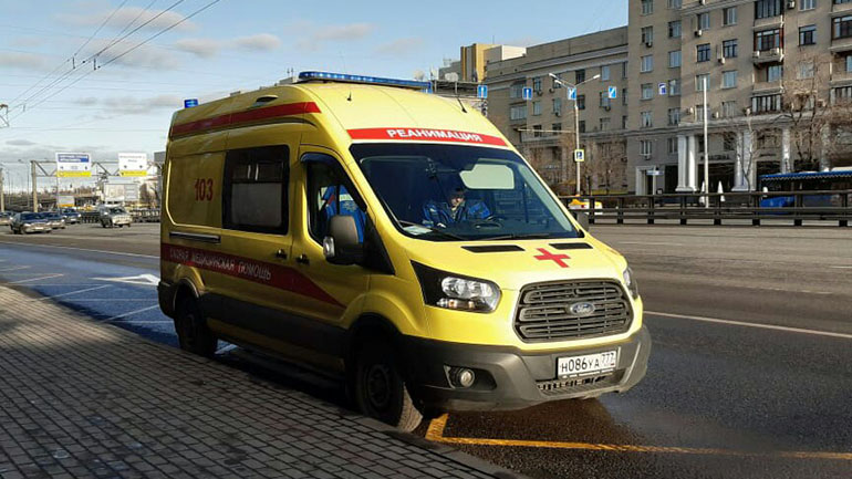 Άνδρας στη Ρωσία έπεσε από τον 18ο όροφο πάνω σε ένα κοριτσάκι