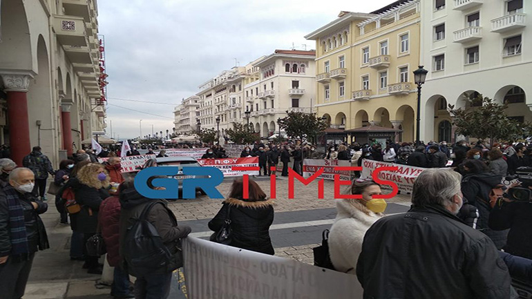 Θεσσαλονίκη: Συγκέντρωση διαμαρτυρίας για τα μέτρα κατά του Covid – Μπλόκο από ΜΑΤ