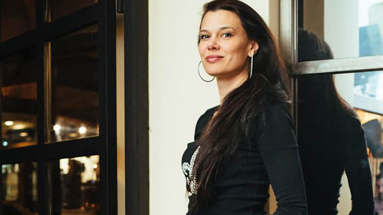 Ισαβέλλα Δάρρα: Το super model των ’90s μιλάει για τον σύντροφό της και τη νέα της ζωή στο Ντουμπάι