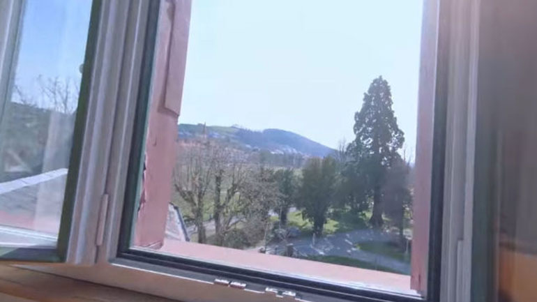 Η μεγαλύτερη πτήση fpv δείχνει τι συμβαίνει σε ένα κολέγιο την κάθε στιγμή!