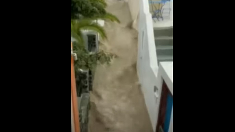 Ισχυρή χαλαζόπτωση στη Σαντορίνη