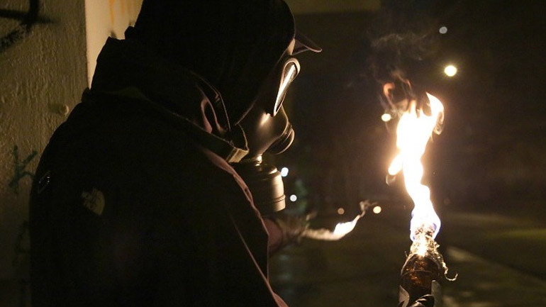 Επίθεση με μολότοφ στο Αστυνομικό Τμήμα Εξαρχείων – Τρεις συλλήψεις