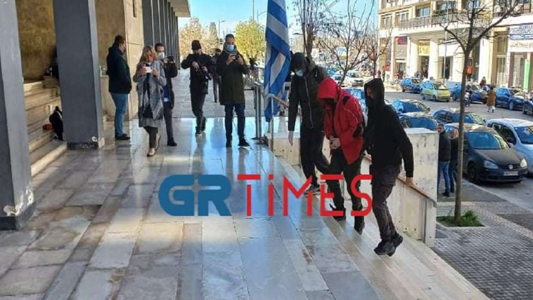 Αναβλήθηκε το αυτόφωρο – Ελεύθεροι οι δύο συλληφθέντες οπαδοί