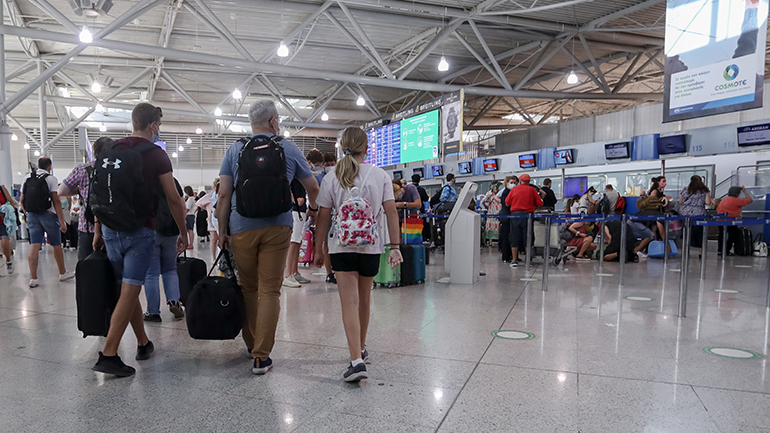 Χωρίς τεστ η είσοδος στην Ελλάδα για όσους έχουν ευρωπαϊκό πιστοποιητικό εμβολιασμού