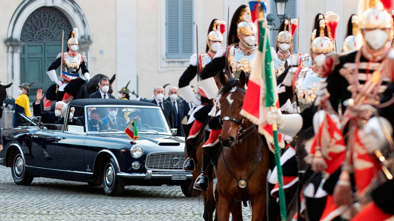 Mε την Προεδρική Lancia Flaminia επέστρεψε στο Palazzo del Quirinale o Πρόεδρος της Ιταλικής Δημοκρατίας Sergio Mattarella