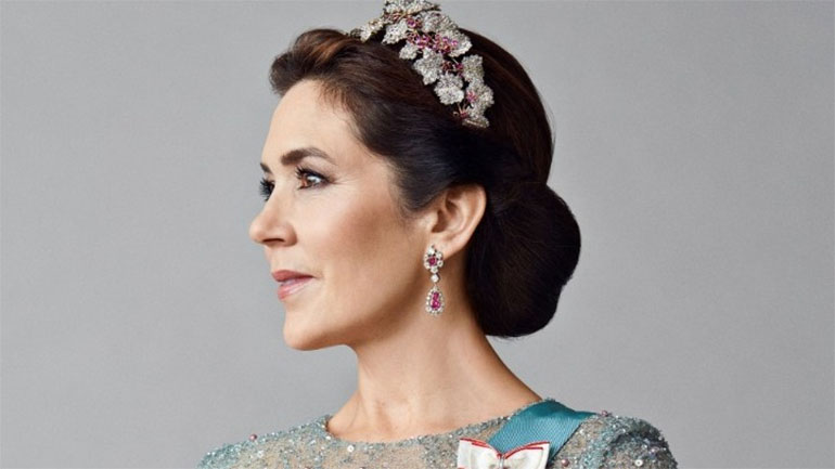 Η πριγκίπισσα Μαίρη της Δανίας με νέα πορτρέτα γιορτάζει τα 50ά γενέθλιά της