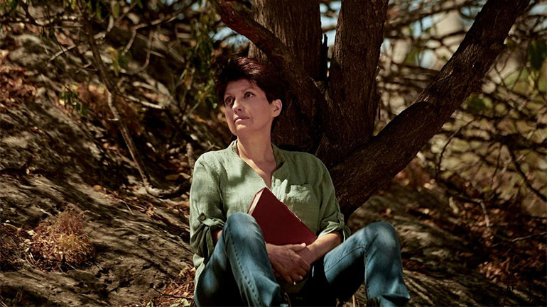 «Τα Όρια» με την Εβίτα Παπασπύρου στο Θέατρο Μοντέρνοι Καιροί