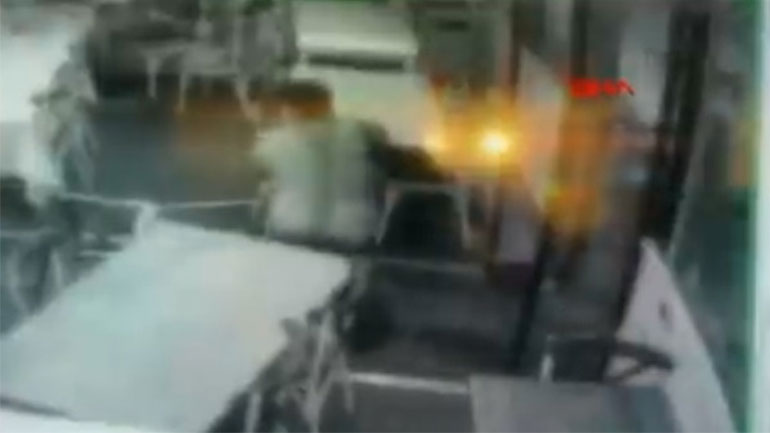 Βίντεο από την εν ψυχρώ δολοφονία του πρώην νομικού συμβούλου της Μπεσίκτας έδωσαν τα τουρκικά ΜΜΕ