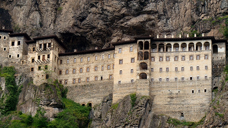 Ρωσική Εκκλησία: Έντονη διαμαρτυρία για τη βεβήλωση προσκυνημάτων της Ορθοδοξίας στην Τουρκία