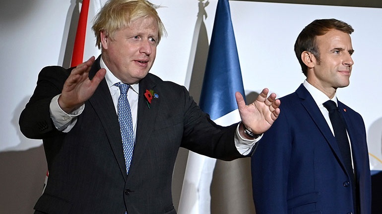 Τηλεφωνική επικοινωνία Μακρόν – Τζόνσον για την κρίση στην Ουκρανία