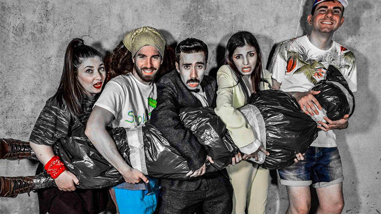 «Οι Α.Υ.Τ.Ο.Ι. που θα αλλάξουν τον κόσμο»: Η θεότρελη κωμωδία του Αντώνη Καλομοιράκη επιστρέφει στο θέατρο Χυτήριο