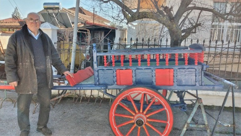 Ο τελευταίος των καροτσέρηδων στη Θεσσαλονίκη -Έφτιαξε μέχρι και αντίγραφο άμαξας της βασίλισσας Ελισάβετ