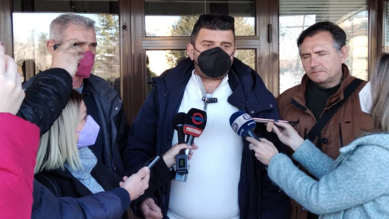 Κόμβος Νίκαιας: Συμβολικός αποκλεισμός του δρόμου από τους αγρότες