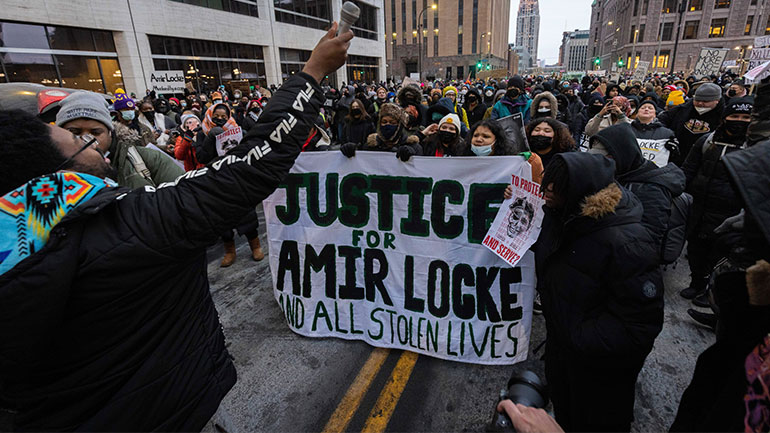 ΗΠΑ: Μεγάλες διαδηλώσεις στη Μινεάπολις