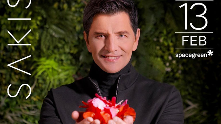 Ο Σάκης Ρουβάς σε μια ξεχωριστή online συναυλία που ενώνει τoν έρωτα με την άνοιξη