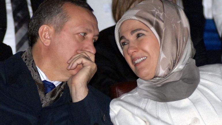 Για την πορεία της υγείας του προεδρικού ζεύγους ενημέρωσε μέσω Twitter η Εμινέ Ερντογάν