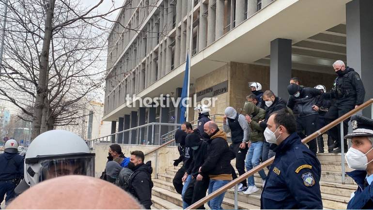 Δολοφονία Άλκη: Πήραν προθεσμία για την απολογία τους οι 8 συλληφθέντες