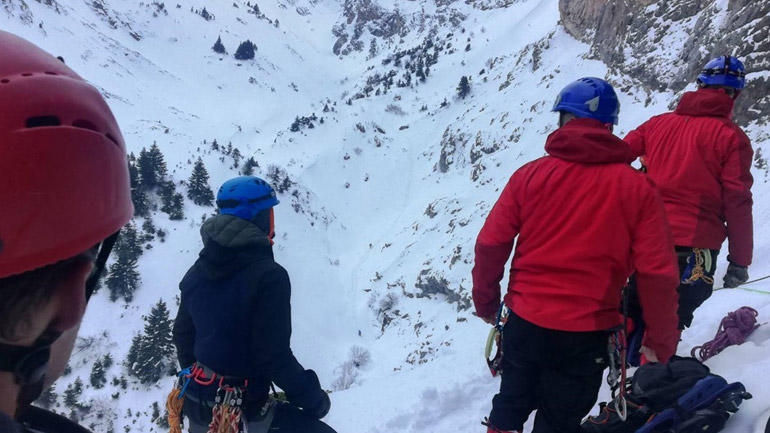 Καλάβρυτα: Ολοκληρώθηκε η επιχείρηση ανάσυρσης των σορών των τριών ορειβατών