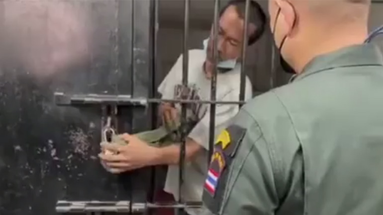 Πώς ανοίγει ένα λουκέτο με μια ζώνη