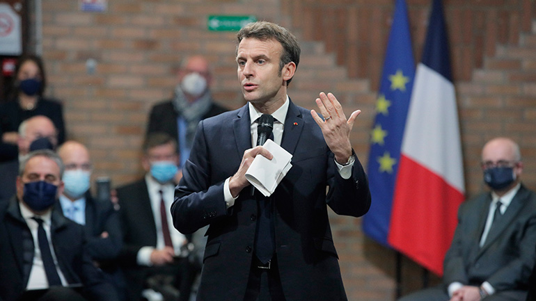 Ο Μακρόν μεταβαίνει στη Ρωσία με στόχο την εύρεση μιας λύσης στην κρίση με την Ουκρανία