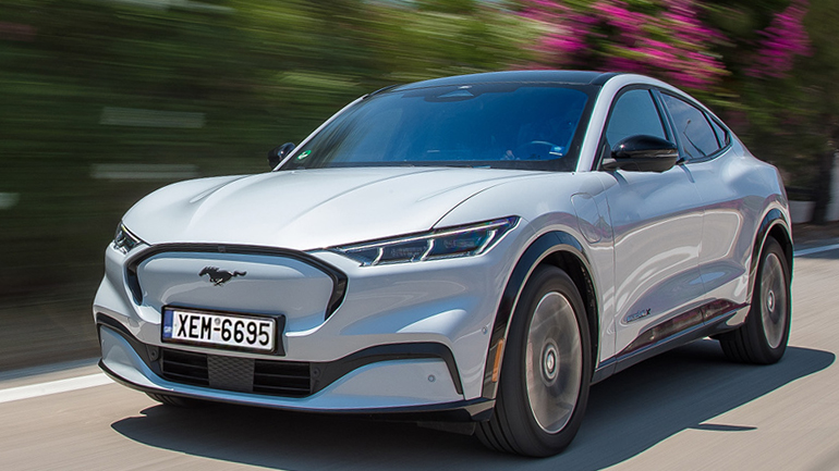 Ο «ηλεκτρικός» Βασιλιάς της Ασφάλτου σε ταξίδι αστραπή Αθήνα-Θεσσαλονίκη-Αθήνα