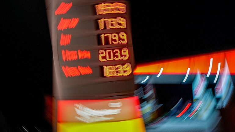 Διεκόπη η κυκλοφορία στην παλαιά Εθνική Οδό Αθηνών-Κορίνθου λόγω πτώσης ταμπέλας πρατηρίου