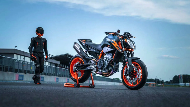 Νέα χρώματα για το KTM Duke 890R