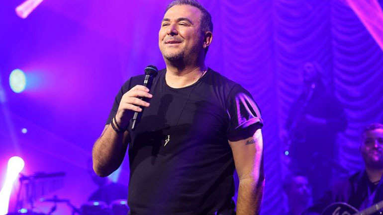 Αντώνης Ρέμος: Σταματάει τις εμφανίσεις του λόγω των νέων μέτρων